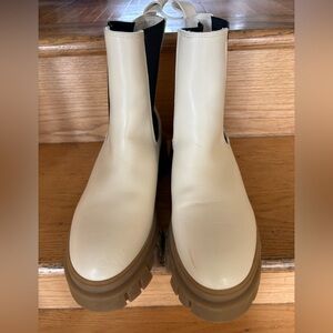 Chinese Laundry Cream Platform  Boots - Women's Stylish Lug Sole in Size 8.5